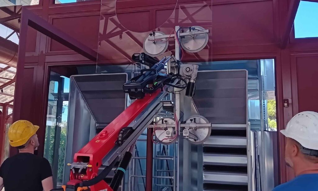 Trasporto delle lastre di vetro in cantiere: guida pratica dal furgone alla posa